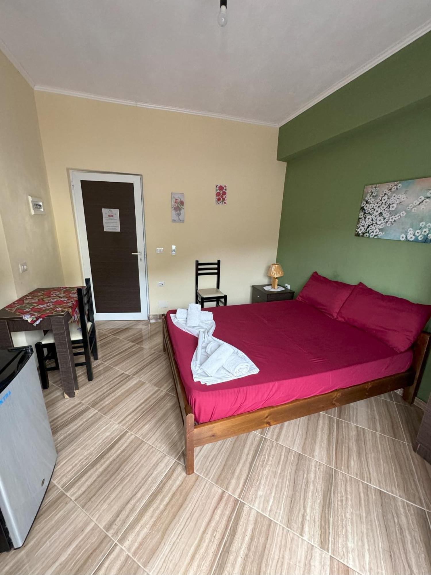 Adrian Agustin Rooms Lukovë Exteriör bild