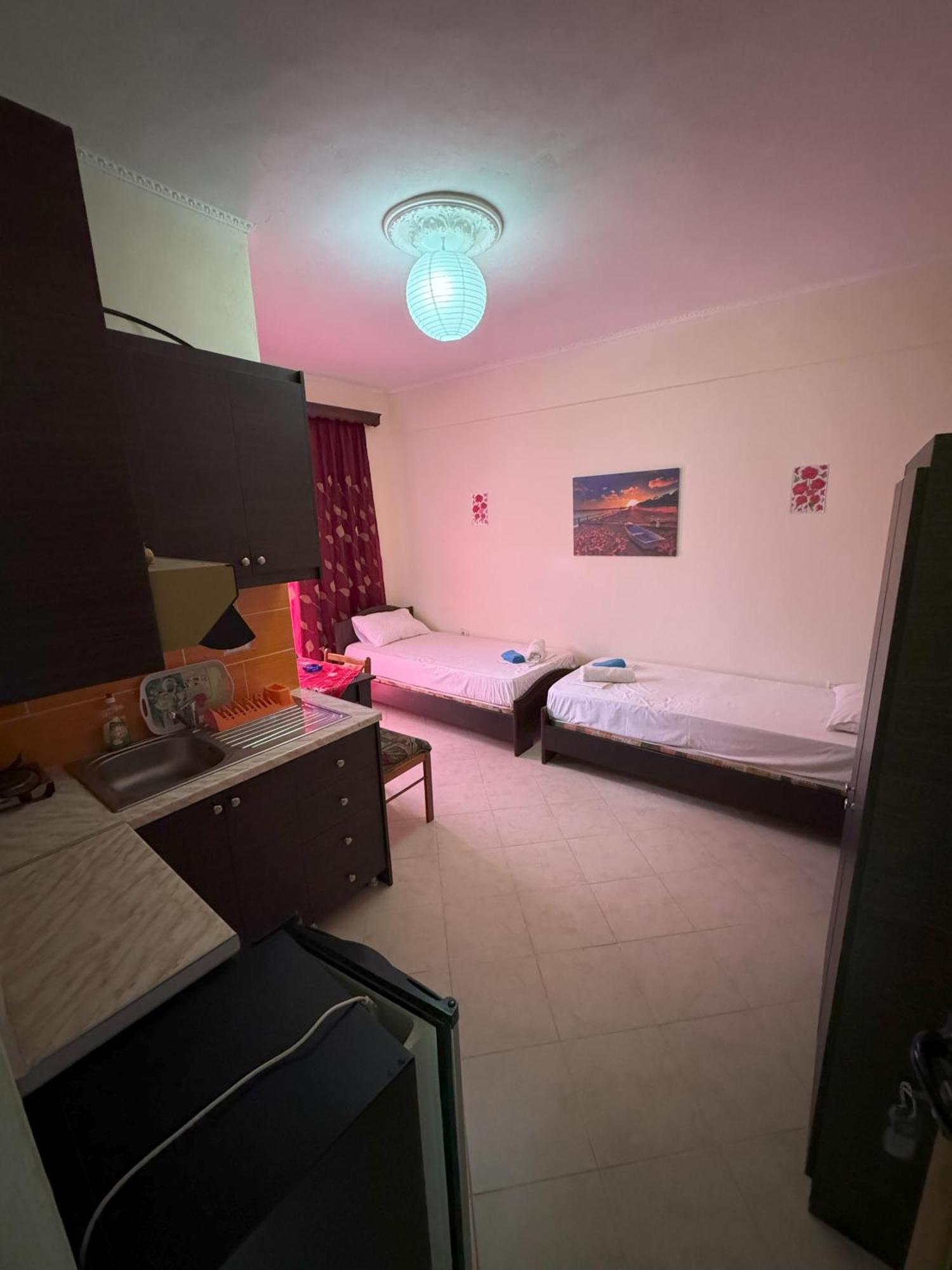 Adrian Agustin Rooms Lukovë Exteriör bild