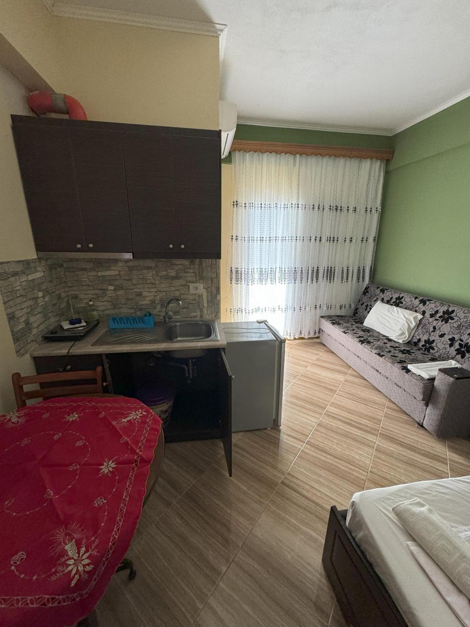 Adrian Agustin Rooms Lukovë Exteriör bild