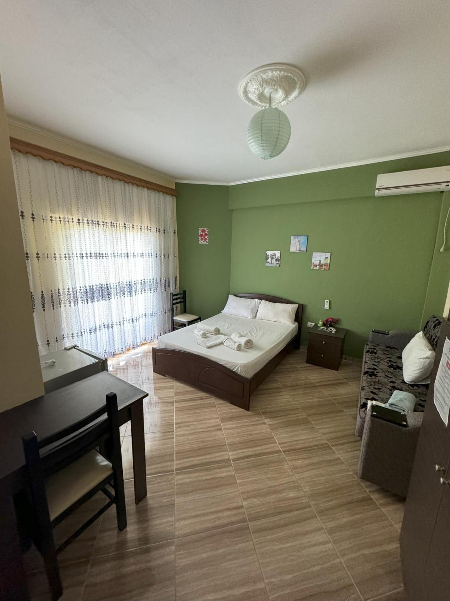 Adrian Agustin Rooms Lukovë Exteriör bild